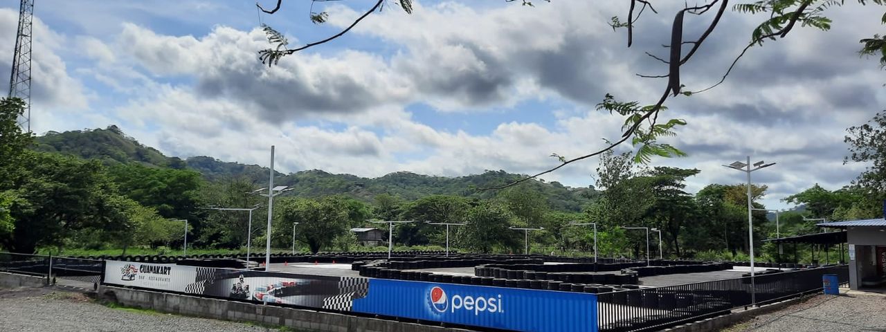 Se vende amplio local comercial, ubicado justo en el cruce de 27 de Abril, Guanacaste. — photo 1 of 5