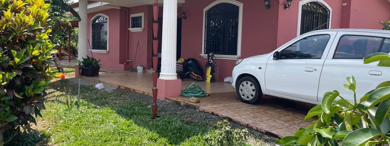 Venta de casa en las Juntas de Pacuar Pérez Zeledón — photo 1 of 6