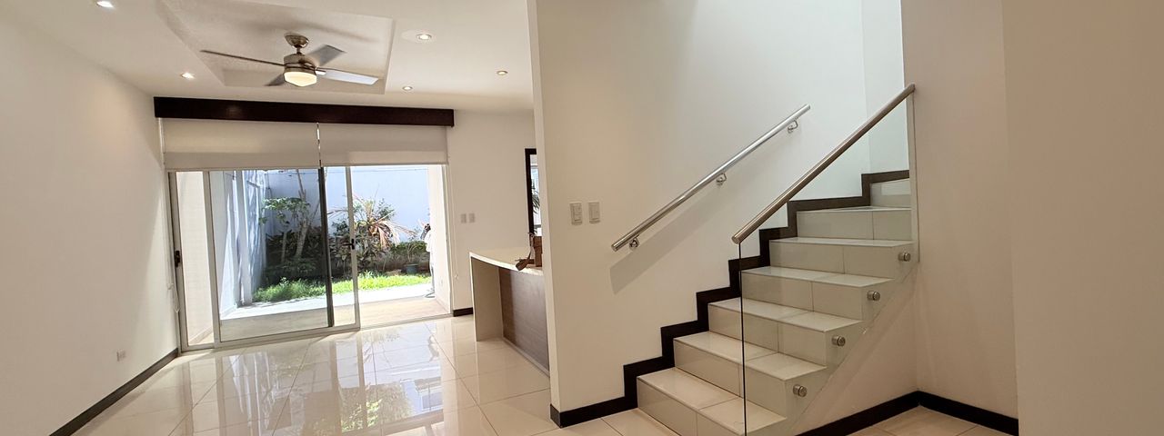 Se alquila casa en condominio — photo 1 of 9
