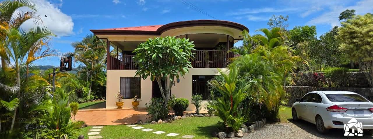 Amazing mountain and city view house for sale — foto 1 de 5
