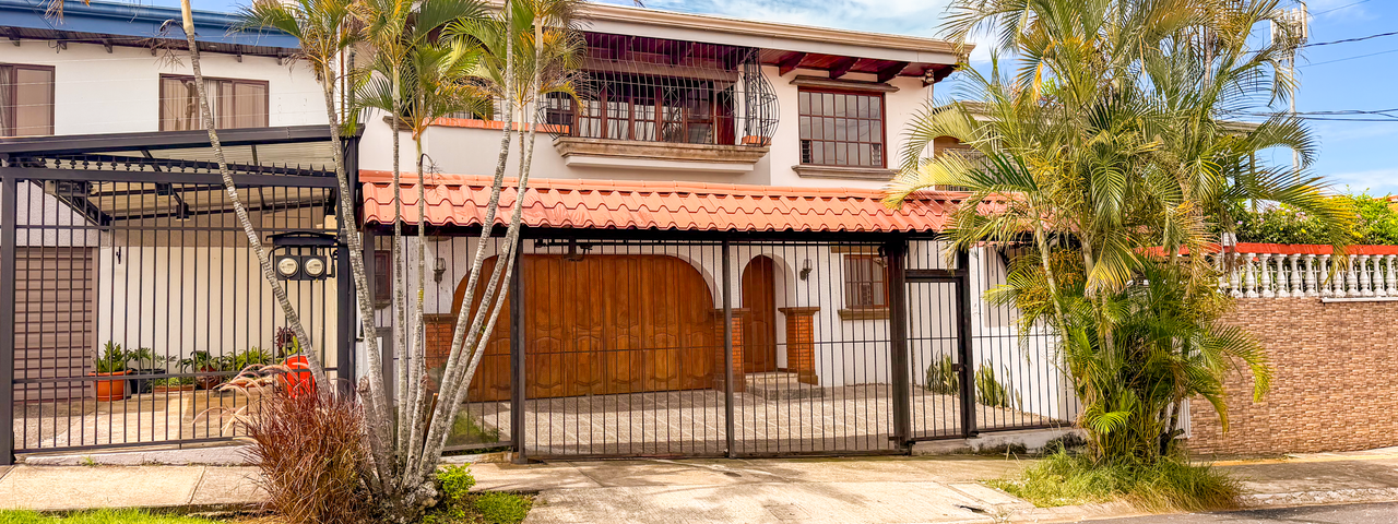 Casa amplia con gran potencial comercial — foto 1 de 6