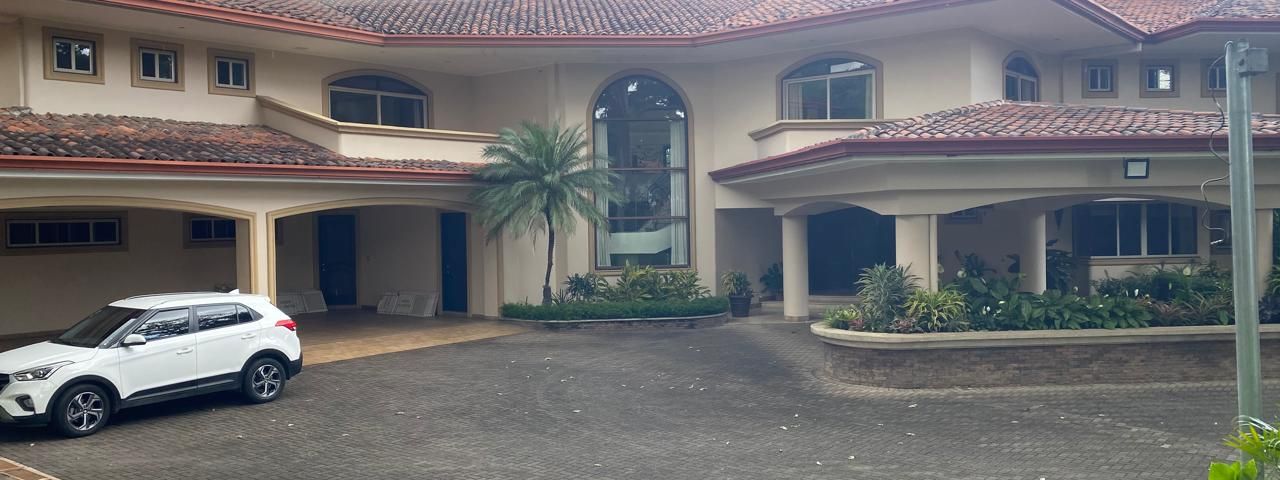 El Epítome de la Sofisticación Mansión de Ultra-Lujo en Escazú — photo 1 of 20