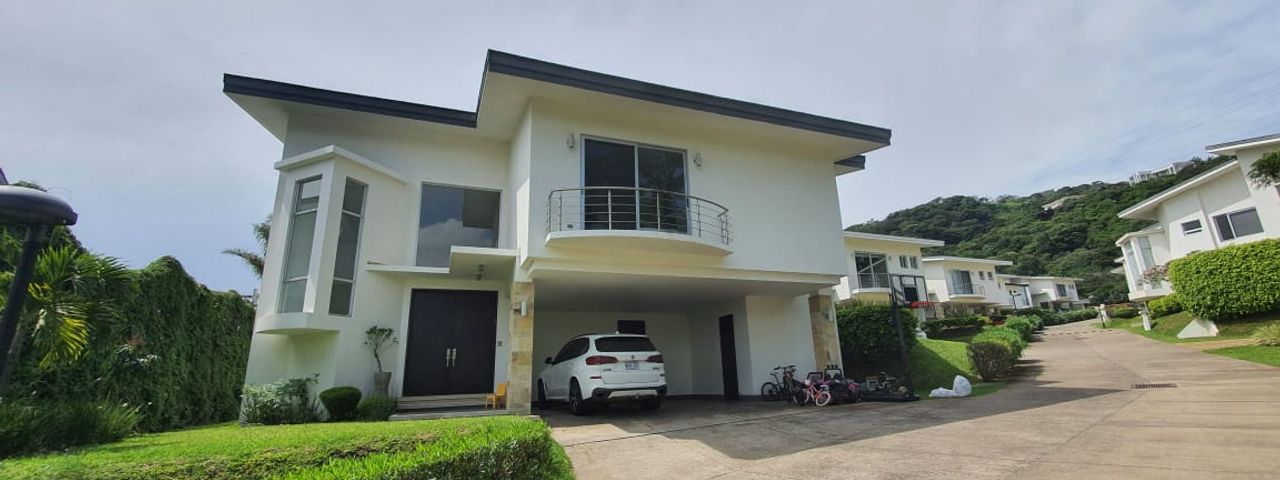 Jaboncillos de Escazu Casa Familiar de Lujo — photo 1 of 20