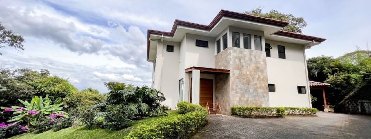 Espectacular Casa Independiente con Vistas Panorámicas en Brasil de Mora — photo 1 of 12