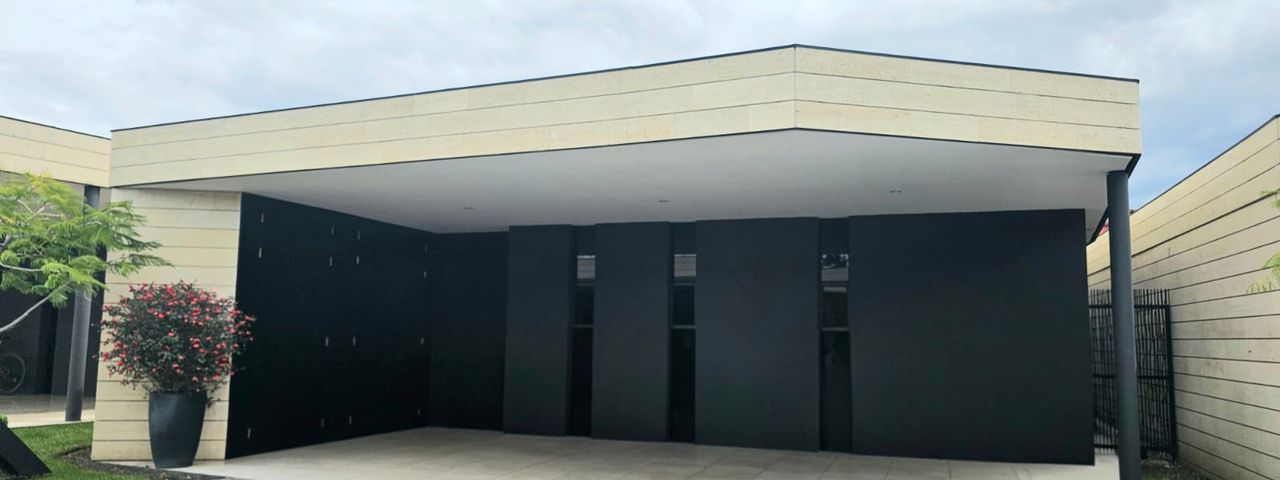 Casa Contemporanea de 1 Planta en Lindora, Santa Ana, 3HAB/3.5BA - 281.76m² — photo 1 of 17