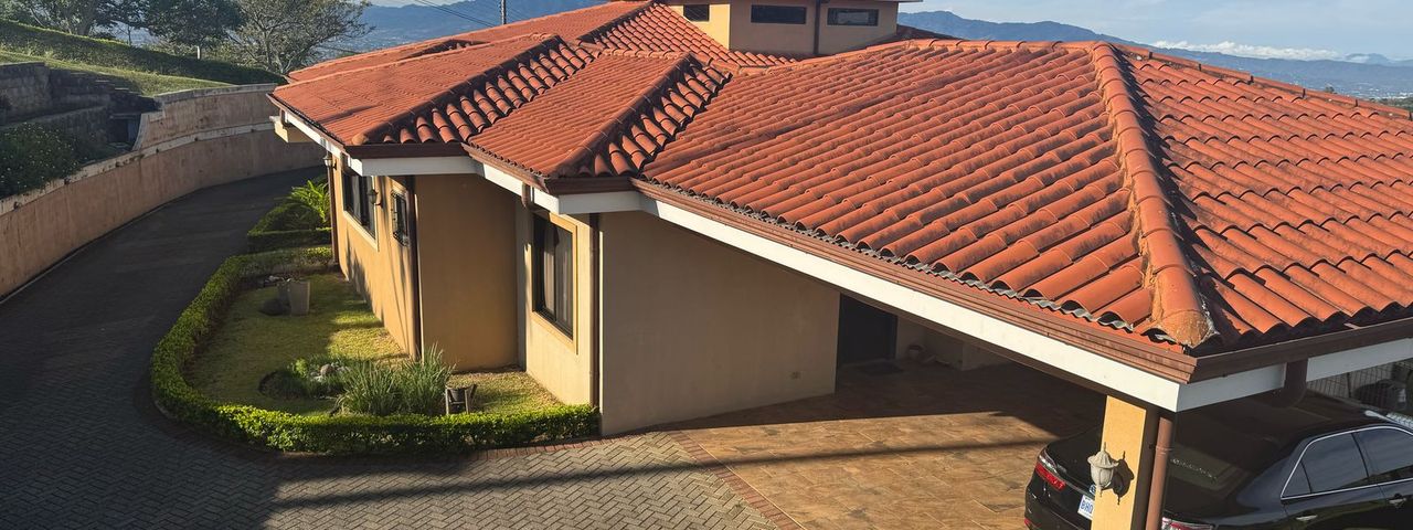 OPORTUNIDAD ÚNICA: Mansión Colonial en Santa Bárbara de Heredia — photo 1 of 19
