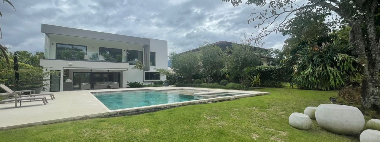 Residencia de Lujo Contemporánea frente al Campo de Golf – Valle del Sol, Santa Ana — photo 1 of 20