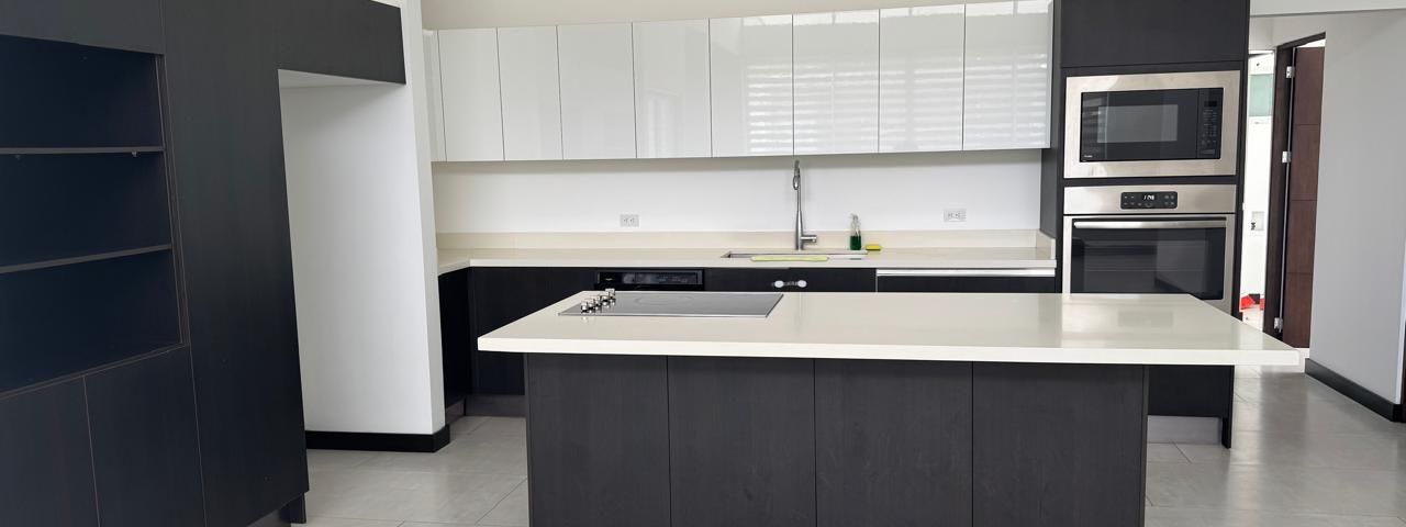 Rio Oro, Santa Ana - Casa Moderna de Una Planta - 215 m2 — photo 1 of 18