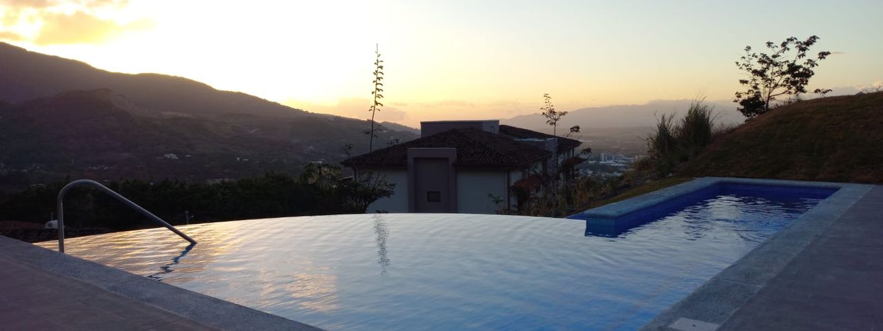 Exclusividad y Vistas Panorámicas en Alto Las Palomas | 175 m² de Puro Lujo — photo 1 of 17