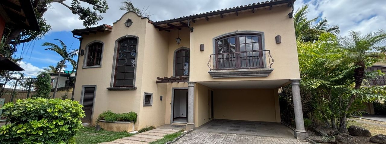 Residencia Colonial de 354 m² – San Rafael de Escazú — photo 1 of 20