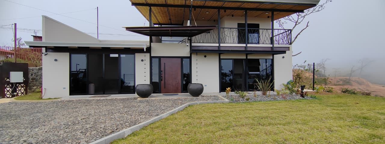 Casa Santiago — photo 1 of 17