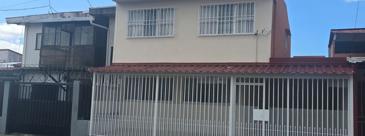 VENTA DE CASA INDEPENDIENTE DE DOS PLANTAS EN TIBÁS CENTRO — photo 1 of 19