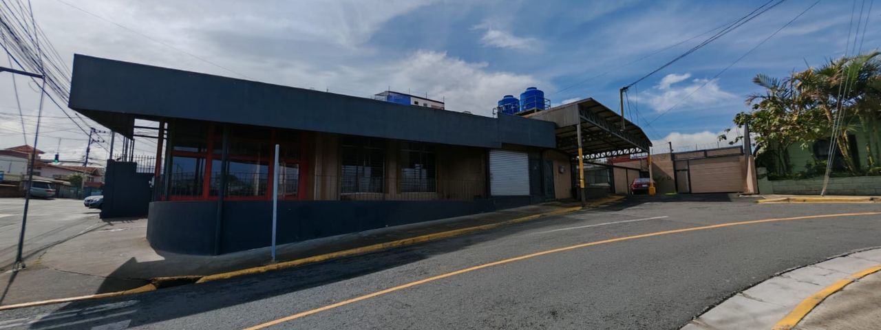 Venta de propiedad con local y apartamentos en San Isidro de Coronado — foto 1 de 5