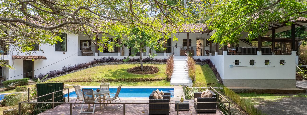 20423–PRECIO SUPER REDUCIDO/Casa con terreno, piscina y casa huéspedes — photo 1 of 21