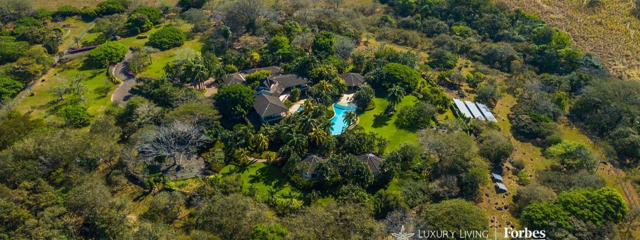 20418 - Luxury Residence with Private Lake and 23.7 Hectares, La Garita — photo 1 of 21