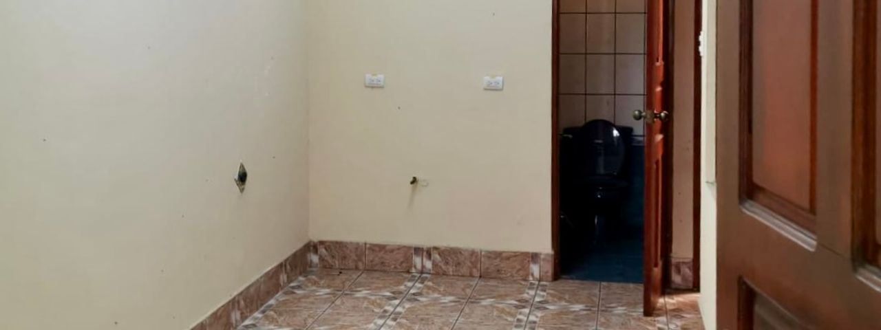 Apartamento/oficina/consultorio 2 cuartos + 1 baño en Puntarenas Centro, frente a la Catedral — photo 1 of 13