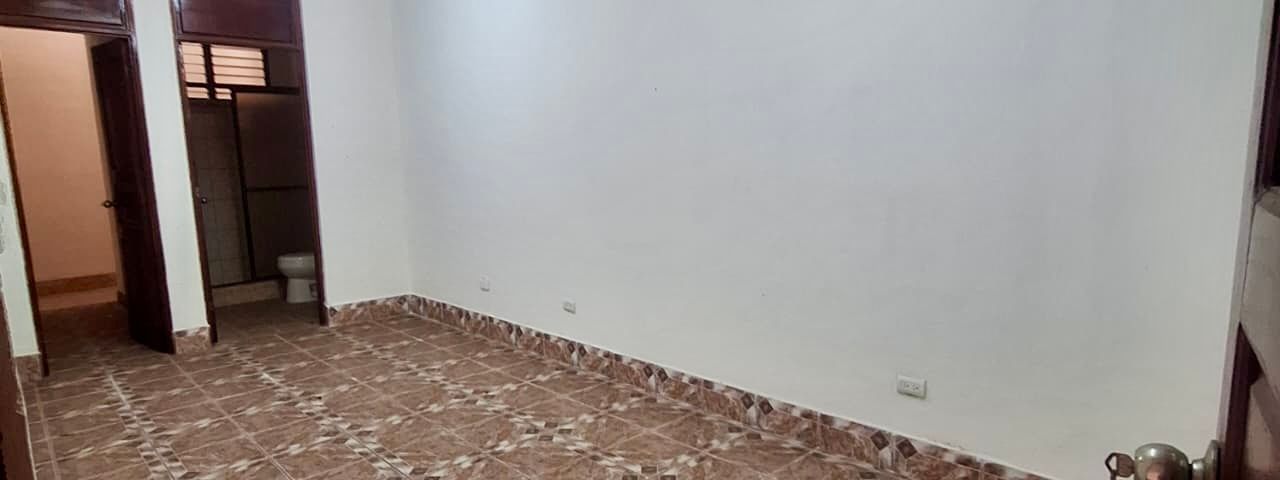 Apartamento/oficina/consultorio 2 cuartos + 2 baños Puntarenas Centro, frente a la Catedral. — photo 1 of 18