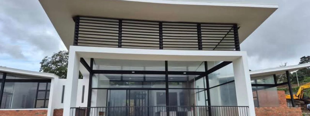 VENTA / (se Alquila) HERMOSA cASA  DE 1 PLANTA en San Rafael de Heredia — photo 1 of 6