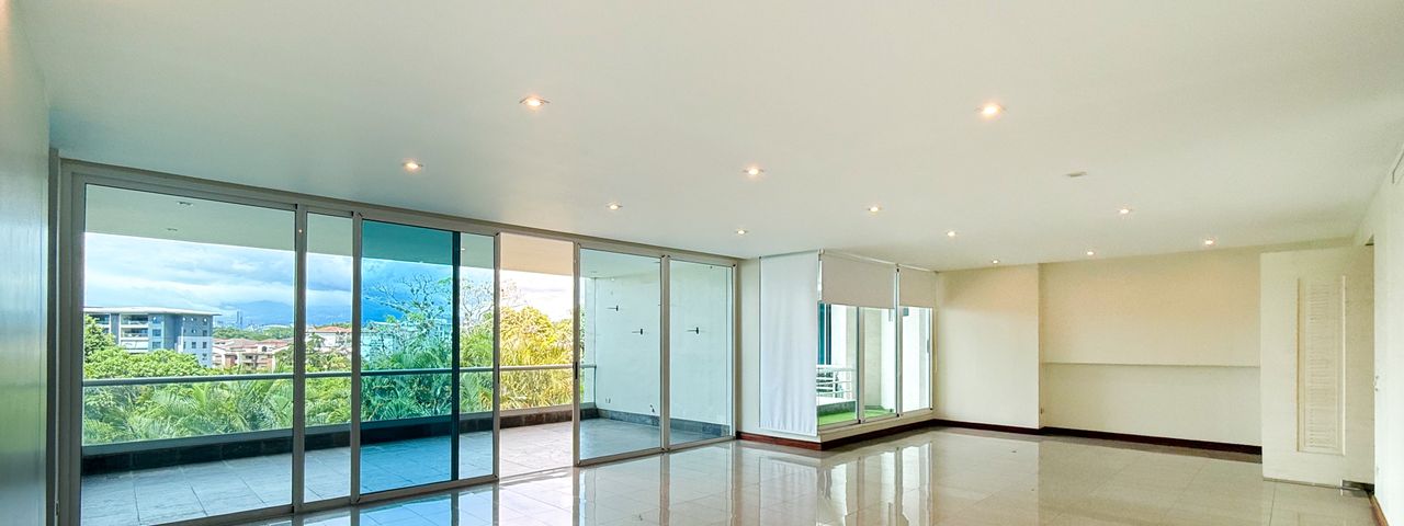 Apartamento de 3 Habitaciones a la Venta en Condominio Greenhouse, Escazú — photo 1 of 6