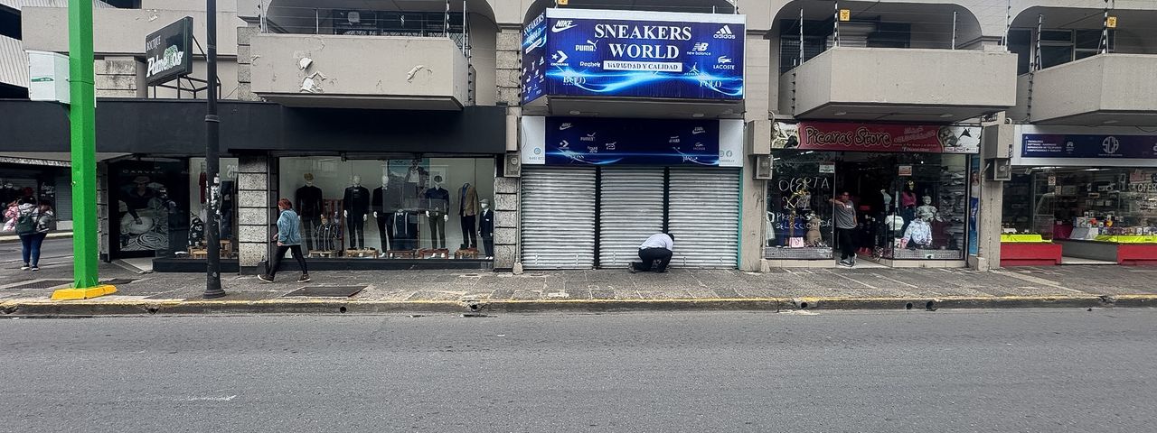 LOCAL COMERCIAL DE DOS PISOS CON BALCON EN CALLE 1 SNA JOSE CENTRO — photo 1 of 14