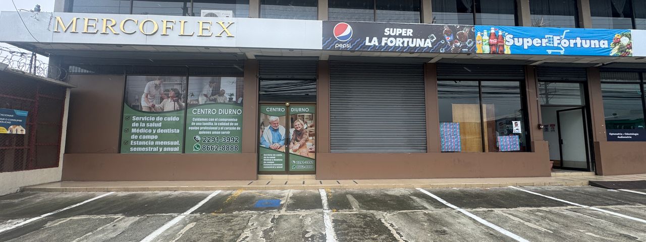AMPLIO LOCAL EN PAVAS, IDEAL PARA CLINICA — photo 1 of 11