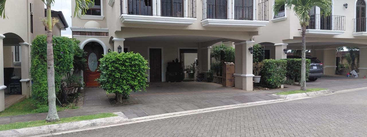 Casa de Lujo en Venta | Colinas de Montealegre, Tres Ríos, Cartago — photo 1 of 21