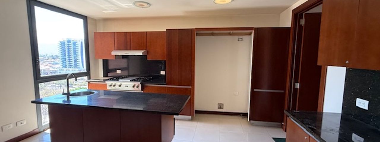 APARTAMENTO LUJOSO EN VENTA, SAN JOSÉ, LA SABANA, ESTADIO NACIONAL — photo 1 of 13