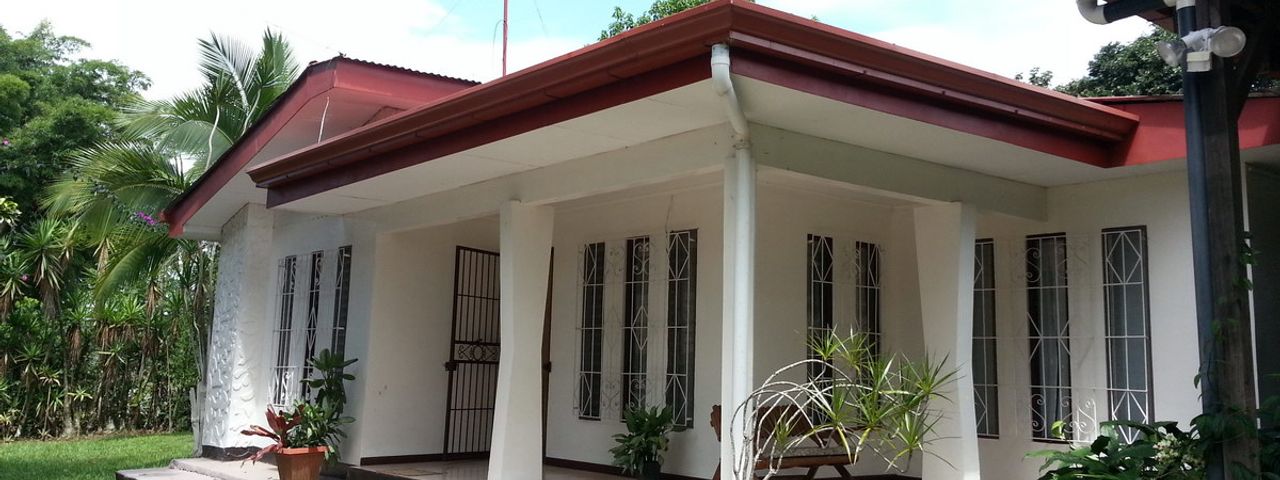 Casa calle San Rafael — photo 1 of 24