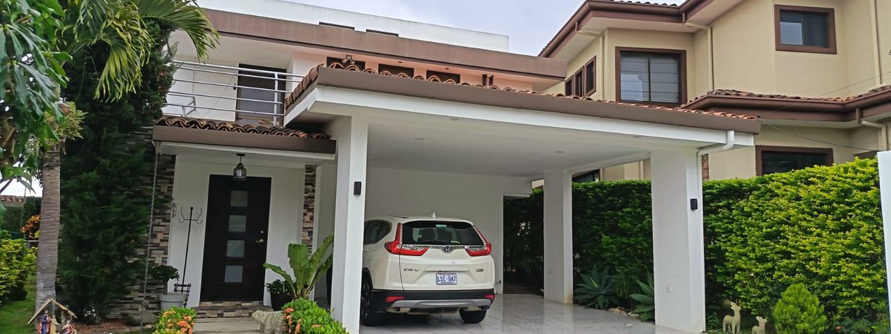 Venta de casa en exclusivo condominio — photo 1 of 15