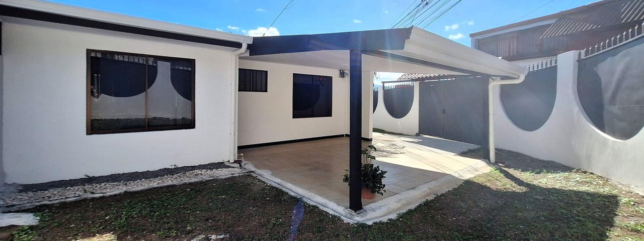 VENTA Casa de un piso con 2 habitaciones — photo 1 of 26