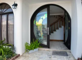Residencia Independiente con Apartamentos Integrados en Escazú, San José Province, San Rafael de Escazú, Costa Rica