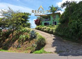 LARGE PROPERTY WITH 3 HOMES IN SARCHÍ, Alajuela Province, Sarchi, Costa Rica