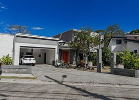 Venta de casa en Piedades de Santa Ana. Residencial privado, Piedades, San José Province, Santa Ana, Costa Rica