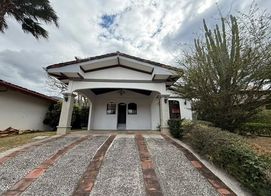 Exclusiva Casa de una Planta en Condominio Privado en Piedades de Santa Ana, Piedades de Santa Ana, San José Province, Santa Ana, Costa Rica