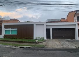 Exclusiva Casa de 1 Nivel Totalmente Remodelada – Pozos de Santa Ana, San José Province, Pozos, Costa Rica