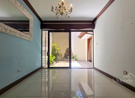 Exclusiva Casa Esquinera - 3DOR/2.5BA - Jaboncillos, Escazú – Cerca de La Paco, Centro Comercial La Paco, San José Province, San Rafael de Escazú, Costa Rica