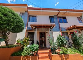 Venta de casa con cuatro habitaciones en Condominio en Barrio Cordoba, Zapote, San José Province, San José, Barrio Cordoba, Costa Rica