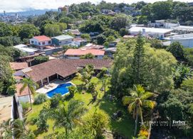 21219 - La Estancia de Maynard: Single-Level Home with Pool and 2 Guest Units
