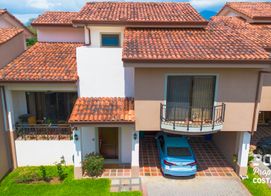 Casa de 3 Niveles en Hacienda Los Reyes – 3 Habitaciones + Parqueo 4 Vehículos, Condominio Los Diamantes, Alajuela Province, Alajuela, Guácima Abajo, Costa Rica