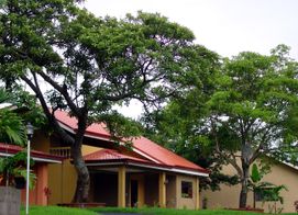 Villas San Rafael, 300 mts este y 50 mts sur BCR San Rafael de Heredia