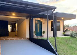OPORTUNIDAD 😍 Hermosa Casa en Venta o Alquiler 😍 Condominio Lomas del Bosque, Condomino Lomas del Bosque, C/ Fanal, Alajuela Province, Grecia, Costa Rica