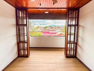 Casa amplia con gran potencial comercial — foto 5 de 6