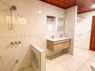 Casa amplia con gran potencial comercial — foto 3 de 6