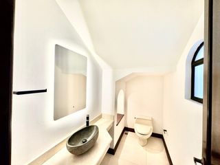 Espectacular Residencia con Piscina Privada y Amplio Jardín en Valle del Sol Lindora — foto 2 de 21