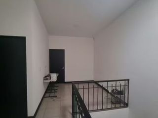 Townhouse de Lujo en Santa Ana Hills – Renovada, 169 m² y Amenidades de Primer Nivel — photo 4 of 18