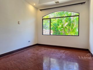 Exclusiva Casa Esquinera - 3DOR/2.5BA - Jaboncillos, Escazú – Cerca de La Paco — photo 3 of 12