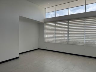 Rio Oro, Santa Ana - Casa Moderna de Una Planta - 215 m2 — photo 4 of 18