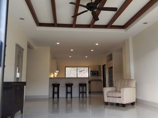 Exclusividad y Vistas Panorámicas en Alto Las Palomas | 175 m² de Puro Lujo — photo 3 of 17