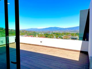 Lujo y Amplitud: Penthouse de 380 m² en el Corazón de Escazú — photo 3 of 12