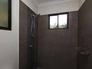 Casa de Lujo en Piedades de Santa Ana: 5 Hab + Amplio Jardín — photo 4 of 20